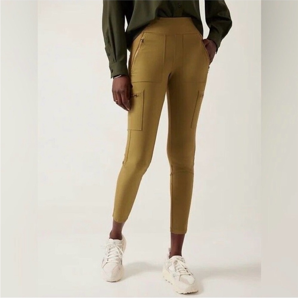 Athleta Headlands Hybrid Cargo Leggings